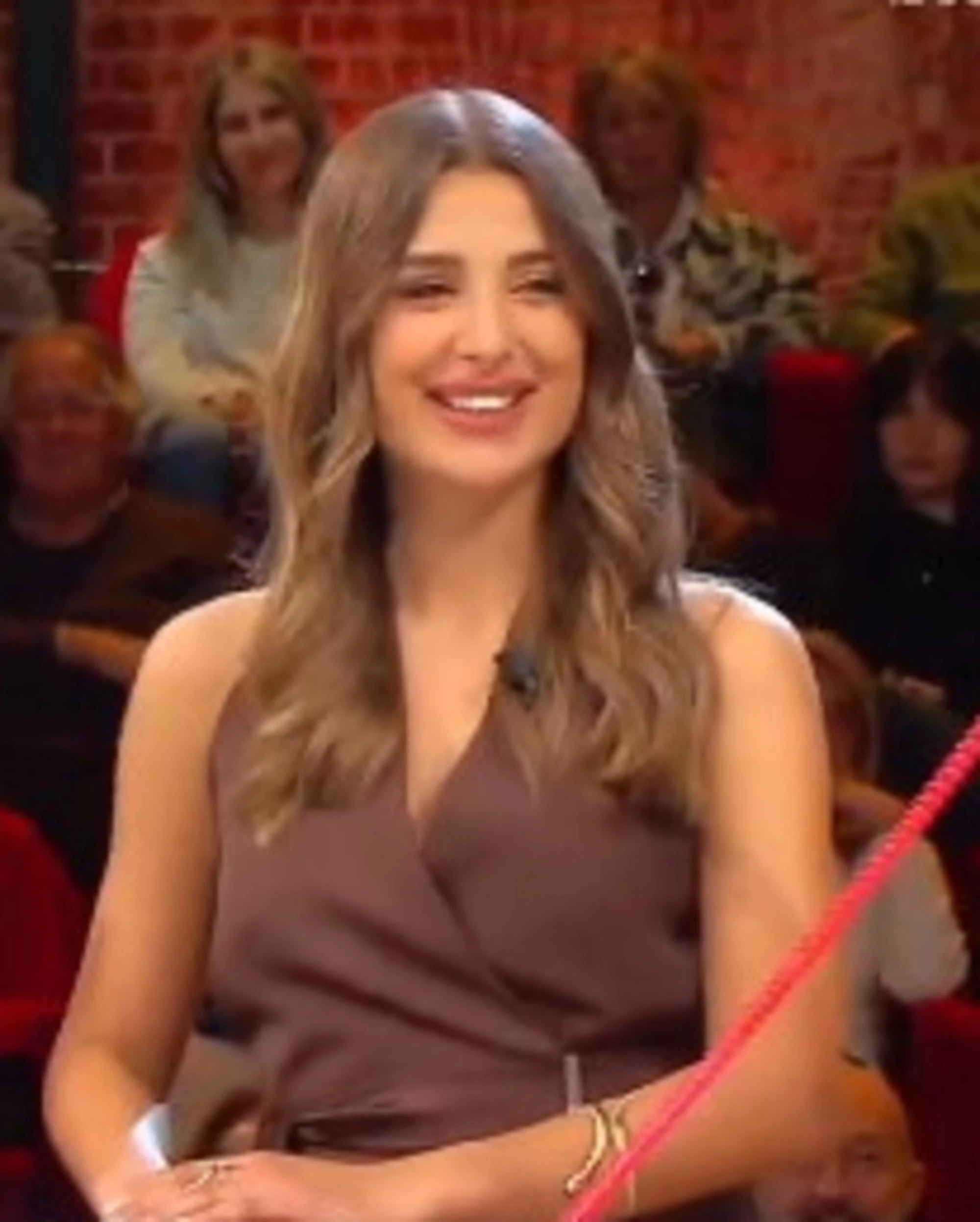 Affari Tuoi, clamoroso: ecco chi accompagna Sara in studio