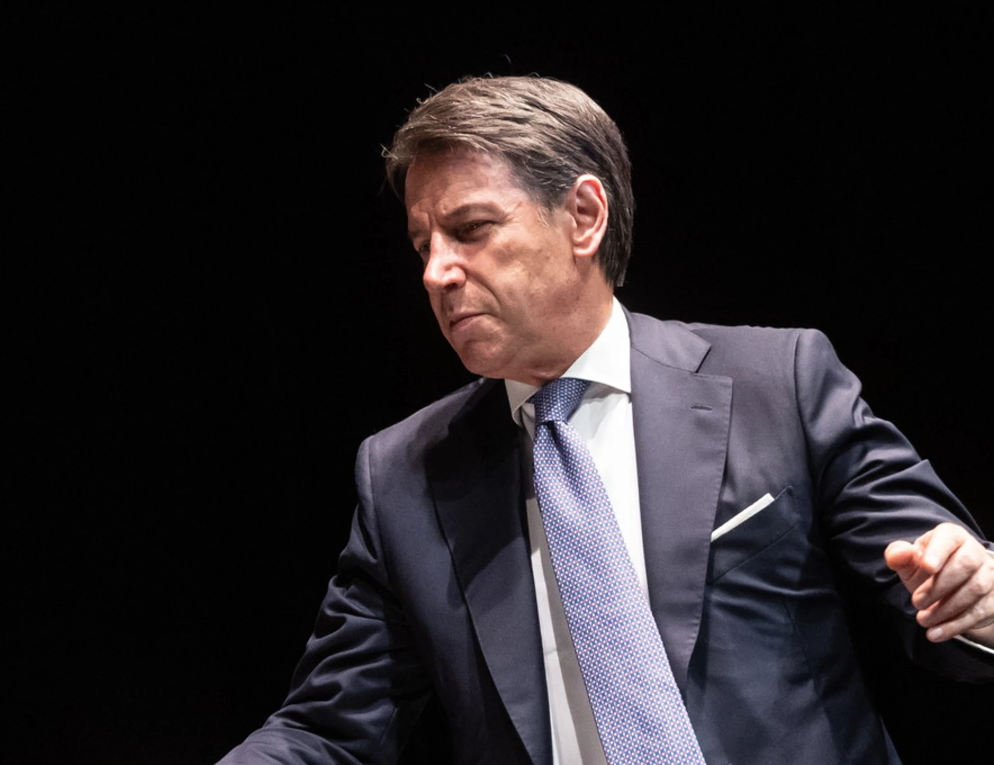 Covid, Giuseppe Conte inchiodato dalle carte: finti controlli alle dogane
