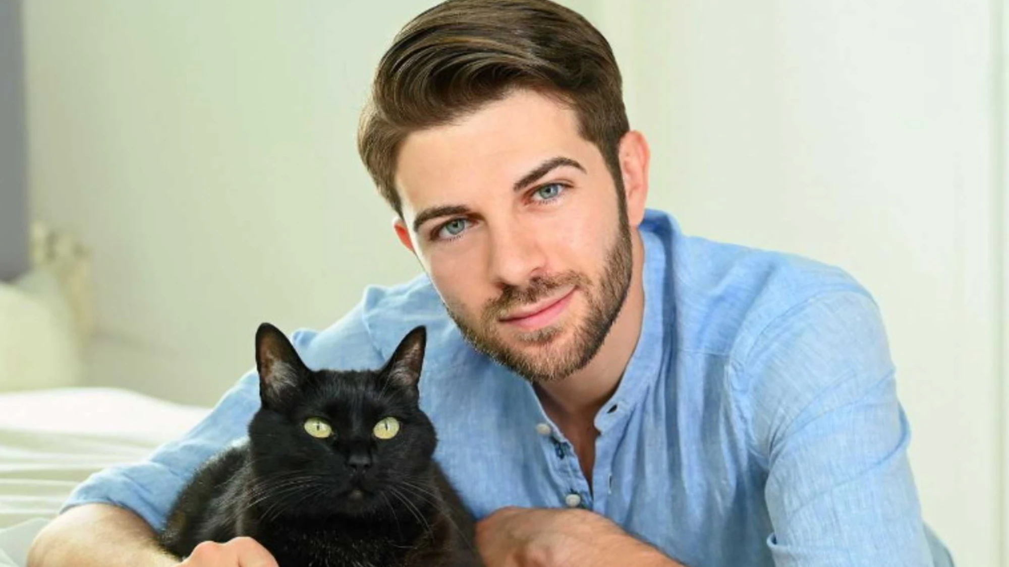 "Il gatto dai sette nomi", il libro del pet creator Federico Santaiti