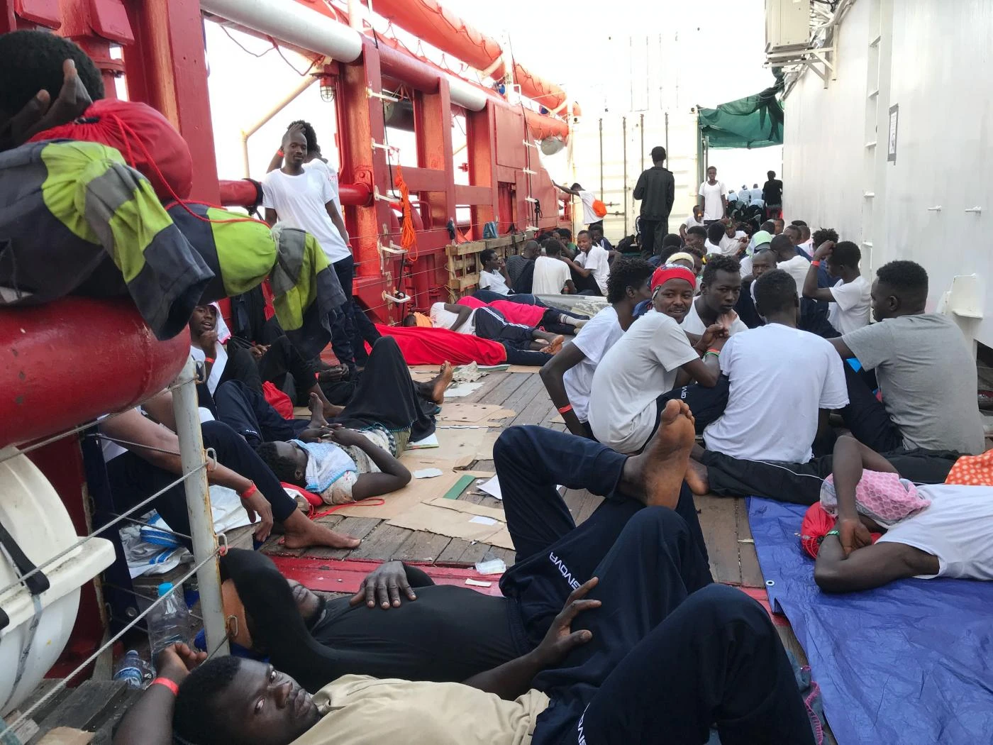 Ocean Viking, la prova del nove. Fonti del Viminale: "Hanno ricevuto l'ok per sbarcare i migranti a Tripoli"