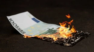 Pensioni, allarme dall'Inps: "Un buco di quasi 16 miliardi". A rischio gli assegni: "Ipotesi estrema ma non peregrina"