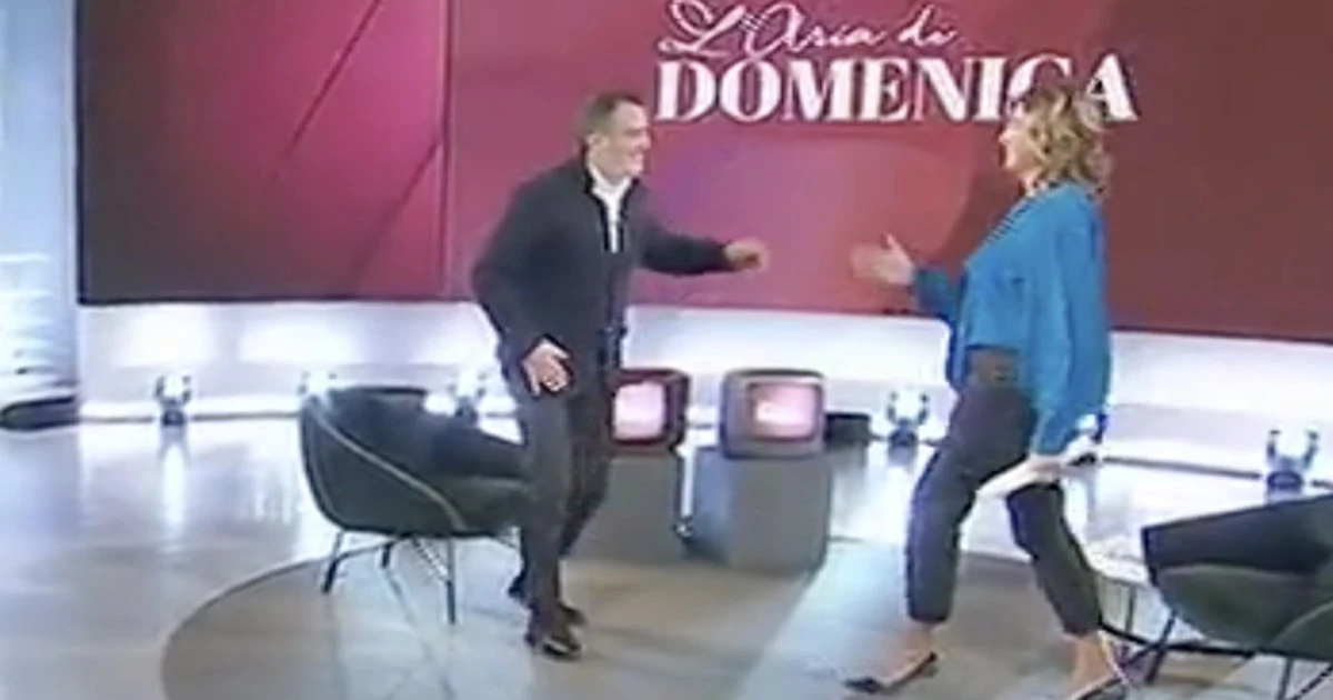 L'Aria che tira, Myrta Merlino: effusioni in studio con Marco Tardelli, "noi possiamo farlo"