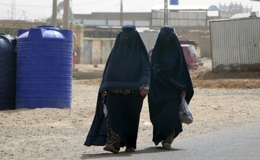 Cortona, la svolta anti-islam targata destra: vietato il burqa in Comune