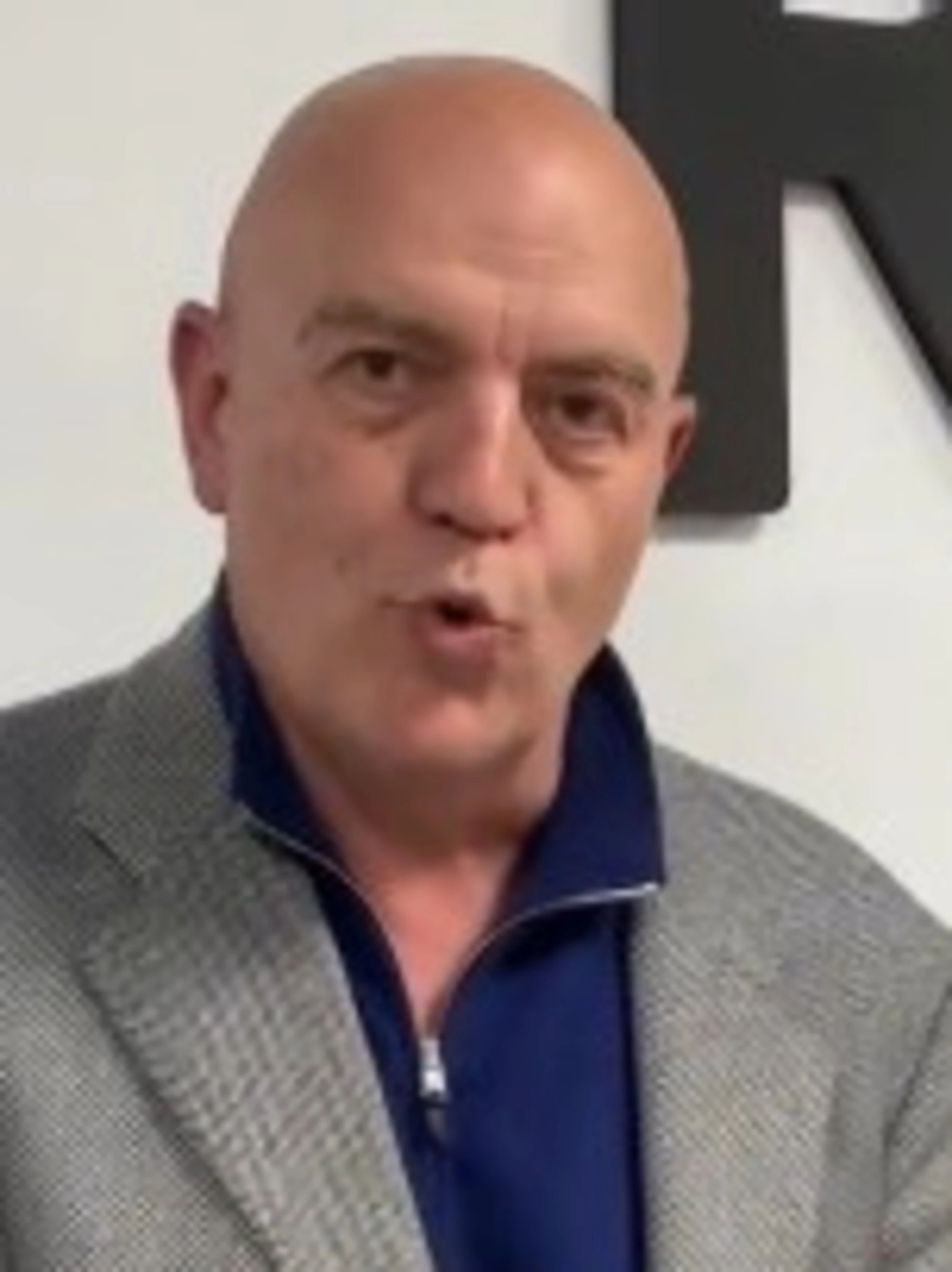 Marco Rizzo, il video con la escort fa impazzire la sinistra: "Le sole bombe che ci piacciono!"