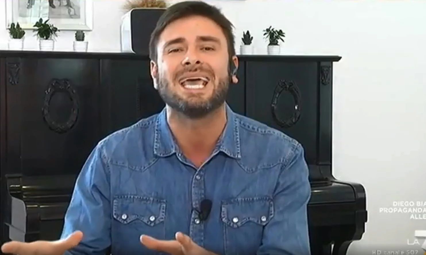 Alessandro Di Battista insulta Giorgia Meloni pur di non parlare di rimborsopoli: "Questo soggetto..."