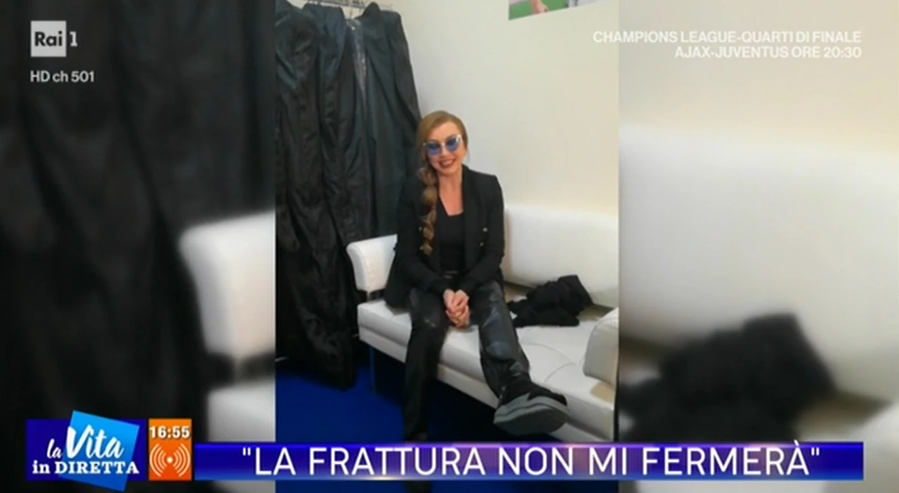 Ballando con le stelle, Milly Carlucci si frattura un piede: come è ridotta