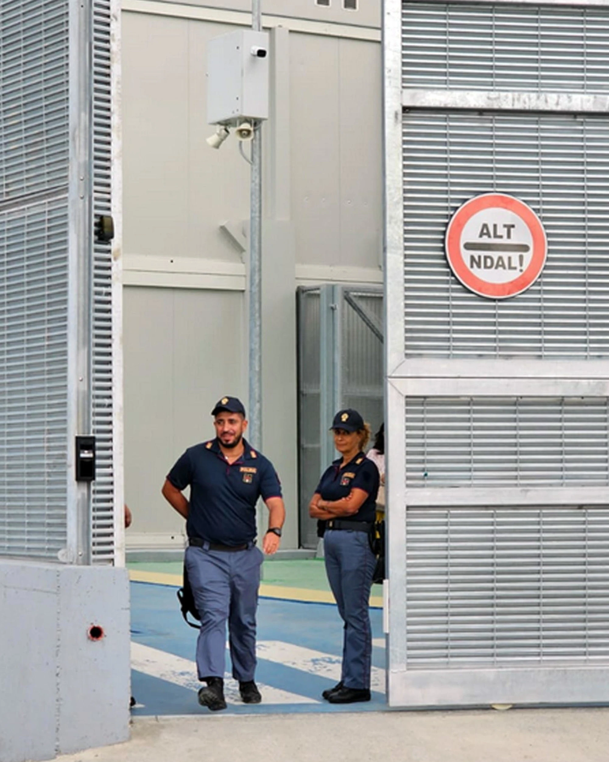 Albania, "aguzzini": Avs insulta la polizia italiana?
