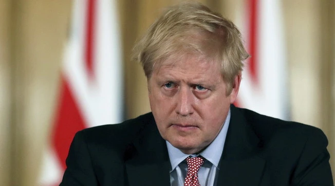 Regno Unito, Boris Johnson fa slittare le aperture: "Contagi su del 64%, le terapie intensive potrebbero rischiare"