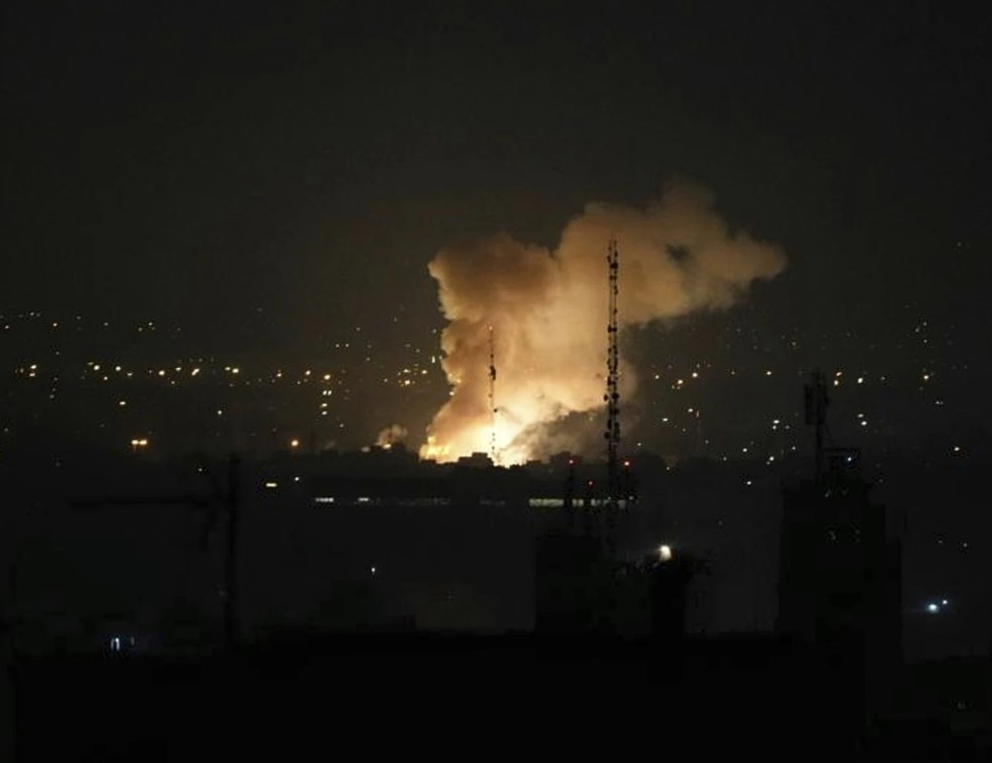 Iran e Israele in guerra, la diretta: "Allontanatevi da lì", cosa sta per colpire l'Idf