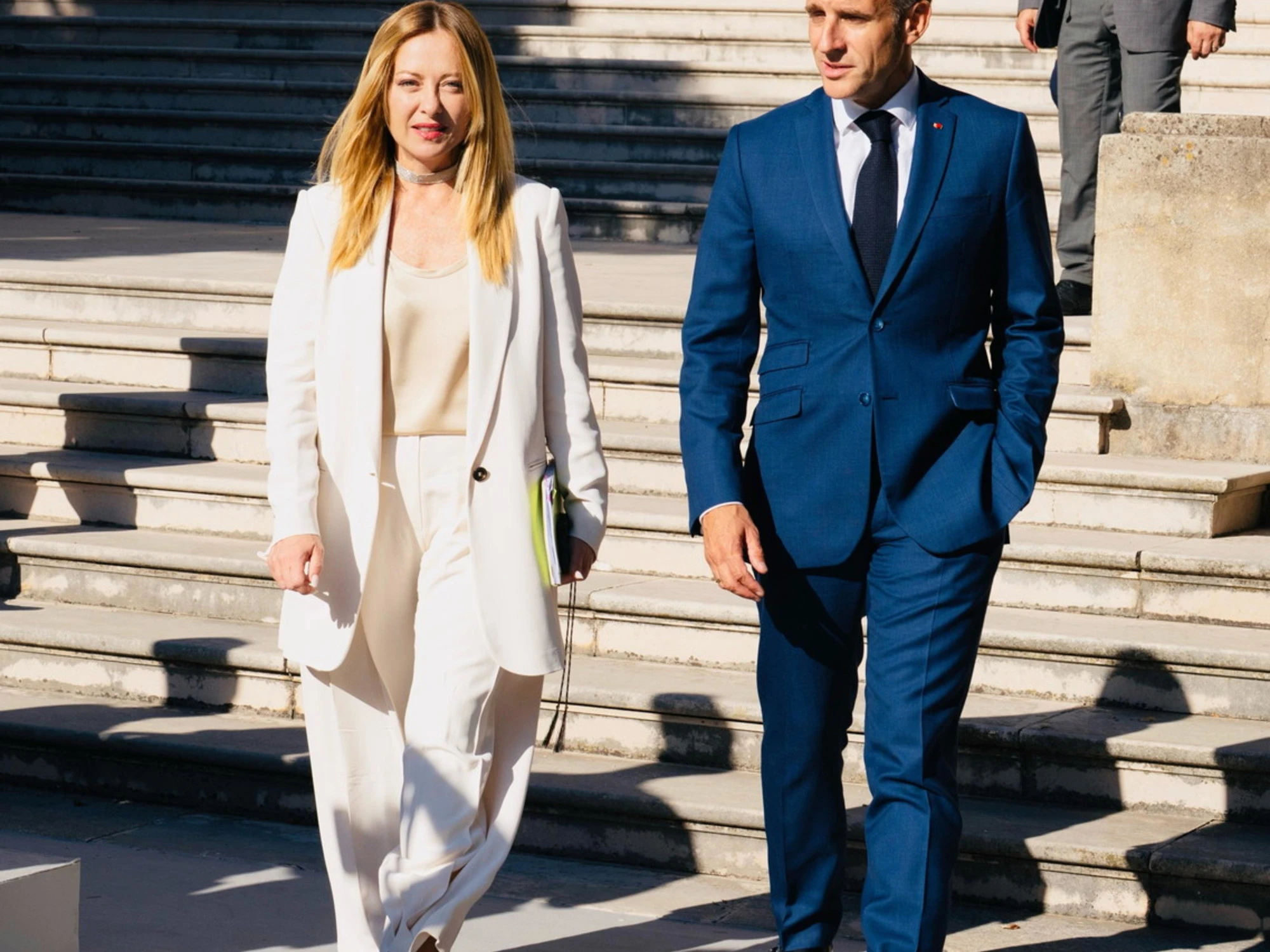 "Le Monde" attacca Meloni per i video sui rimpatri? Figuraccia: ecco cosa faceva Macron...