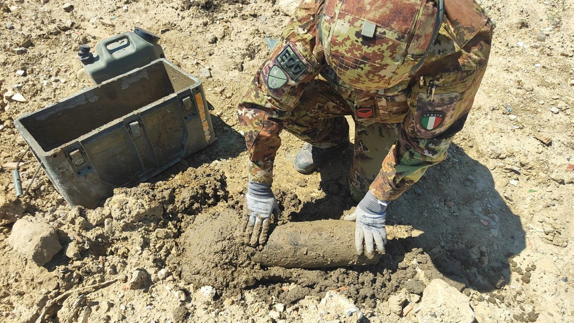ESERCITO: GLI ARTIFICIERI ALL'OPERA IN TRE DIVERSE BONIFICHE