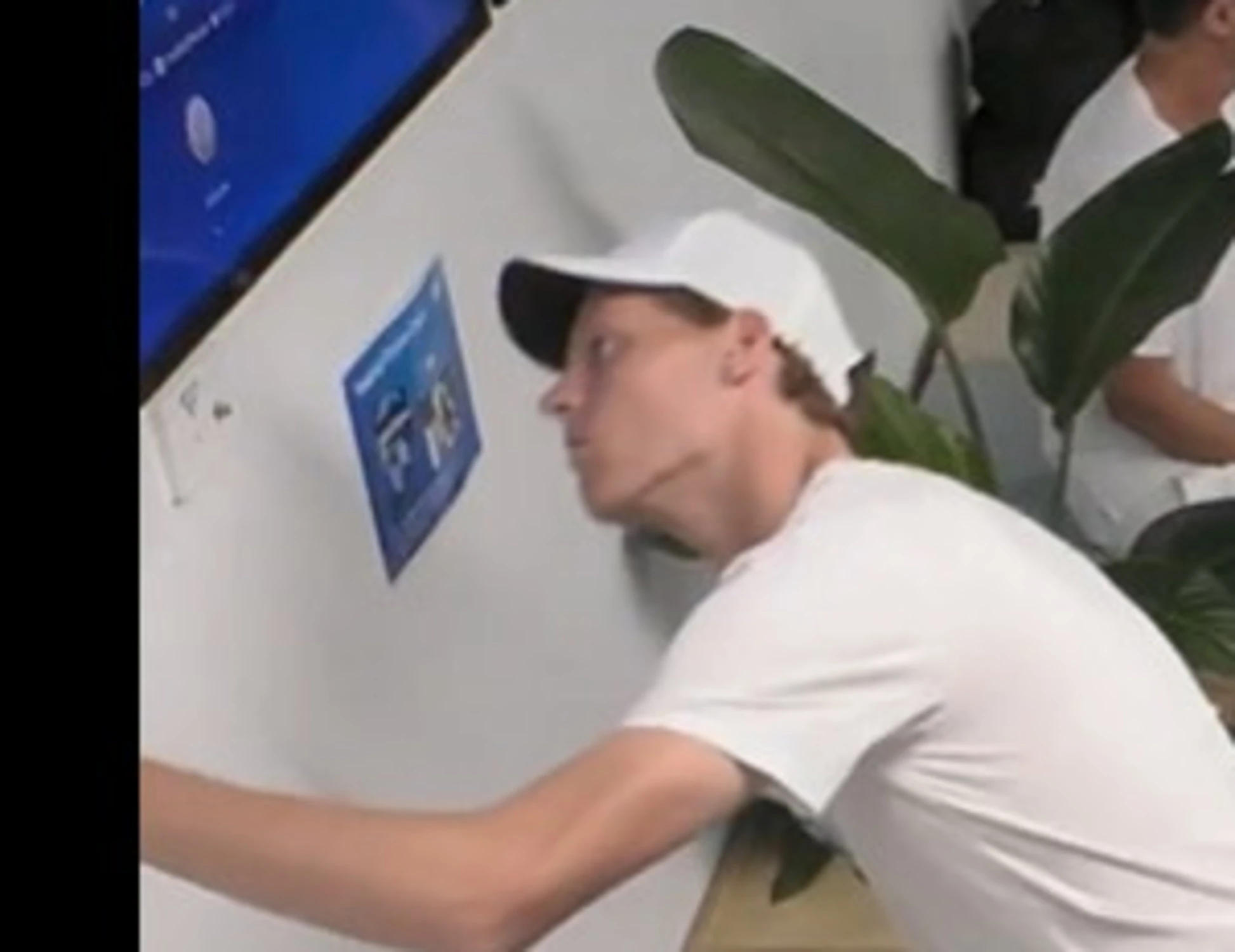 Sinner cerca di vedere Musetti, disastro in palestra