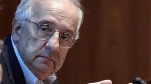 Walter Veltroni pubblica un giallo? E sui quotidiani...