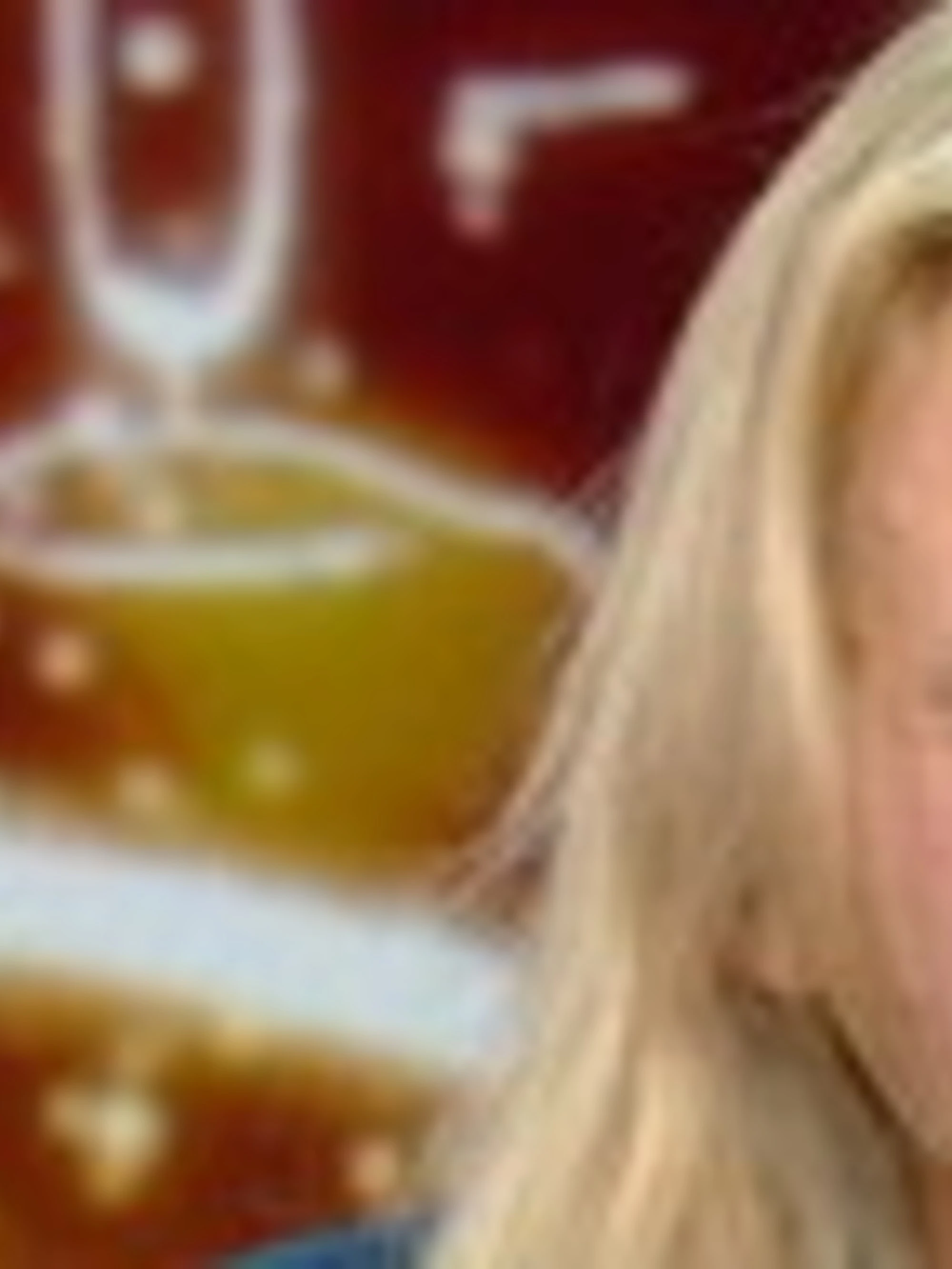La volta buona, Brigitte Nielsen contro suo figlio. Balivo: "Ho il mal di stomaco"