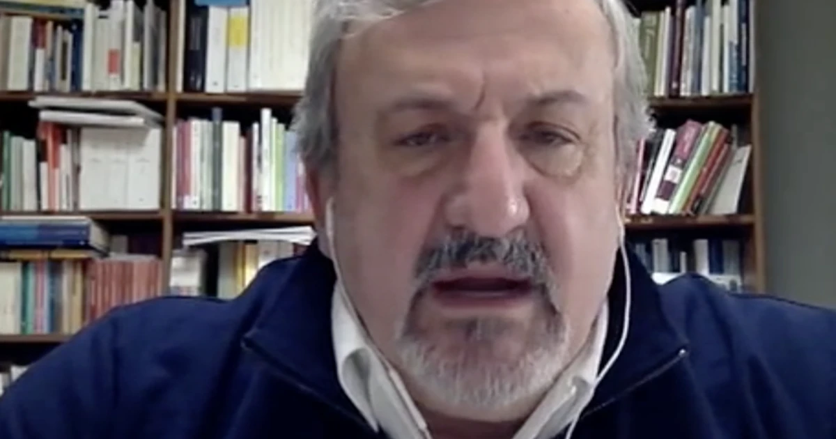 Coronavirus, Michele Emiliano a L'aria che tira: "Puglia-Emilia, stessi abitanti ma 15mila sanitari in meno". Governo in imbarazzo