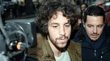Mattia Santori, le Sardine mollano il capo: "Non vi bastano le piantine, ora pausa di riflessione"