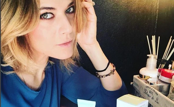 Laura Chiatti, valanga di insulti per la foto al centro commerciale di comenica: "Non rompetemi i co***"