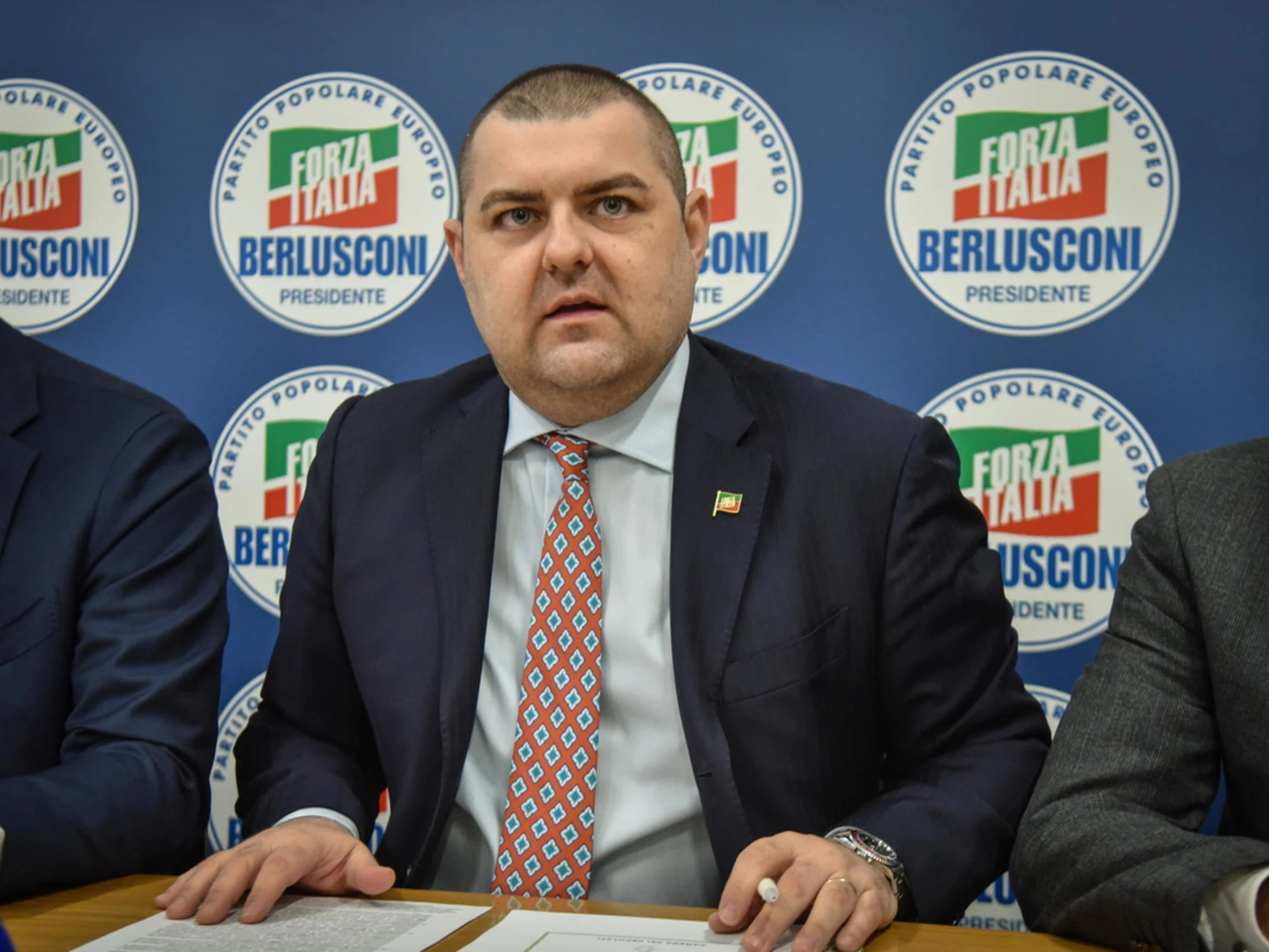 Milano, Forza Italia tende la mano a Calenda
