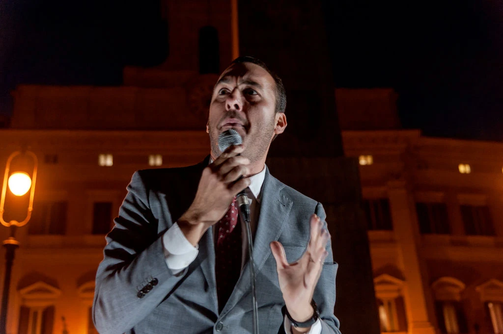 "Quotazioni a picco", il grillino impresentabile: perché Manlio Di Stefano non può entrare nel governo