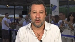 Matteo Salvini a In Onda: "Draghi invitato a darsi fuoco. Sta col governo o con le piazze?", come risponde a Concita De Gregorio