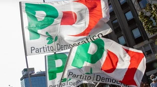 Elly Schlein, "in alto mare". Fuga di notizie dal Pd: dove si schianta