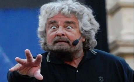 Il Financial Times lo paragona a MussoliniGrillo: io dittatore? Un oltraggio