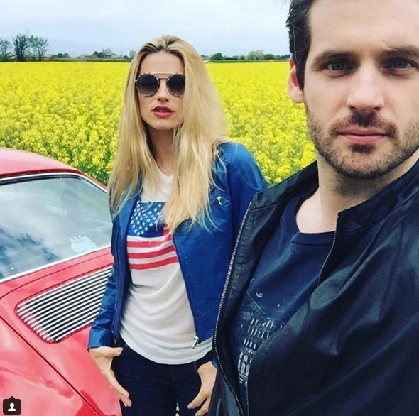 Michelle Hunziker e Tommaso, schiaffo alla miseria: cosa combinano con la loro Porsche / Guarda