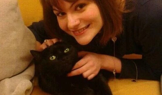 La figlia di Pier mostra il gatto nero di casa Bersani. Porterà sfiga al Pd?