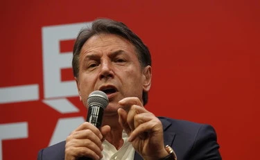 Il programma dei 5 Stelle: spinelli liberi e adozioni gay