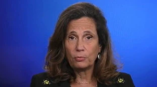 Ilaria Capua come Silvio Berlusconi: "Ho rischiato l'ergastolo, sono scappata per la vergogna, ma poi mi hanno prosciolta"