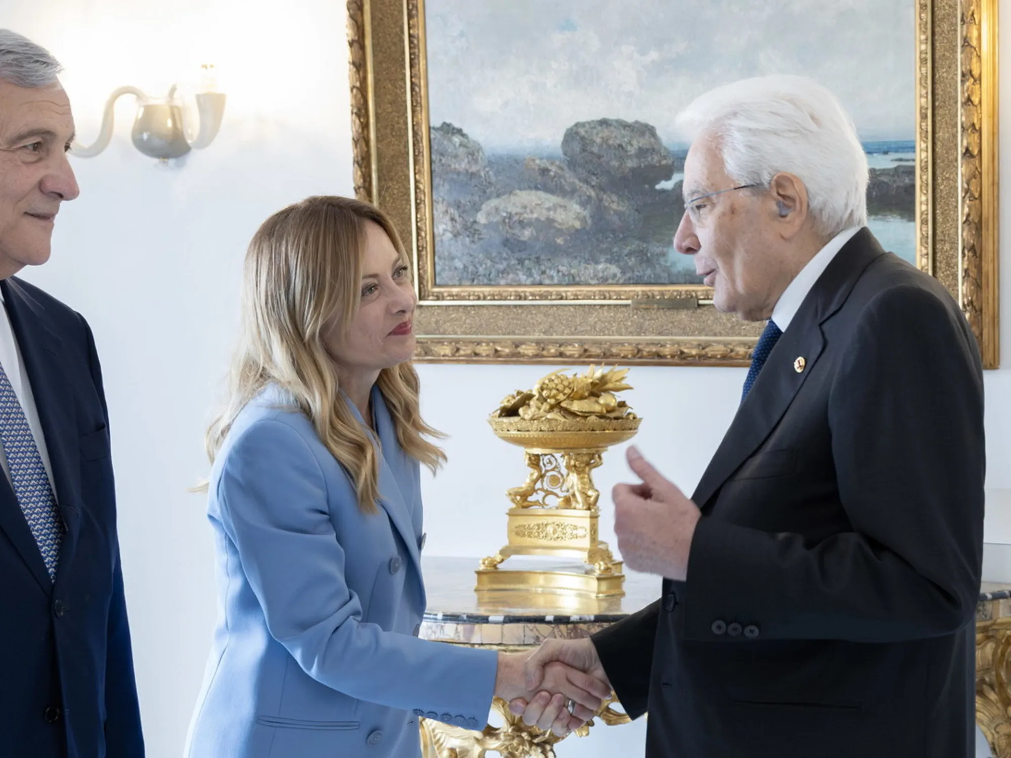 Leggi l'articolo: "Meloni-Mattarella, incontro al Colle e tensione". Fake e gioco sporco: scatta la denuncia
