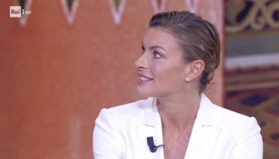 Che fuori tempo che fa, il look da morire di Martina Colombari: tutti a bocca aperta