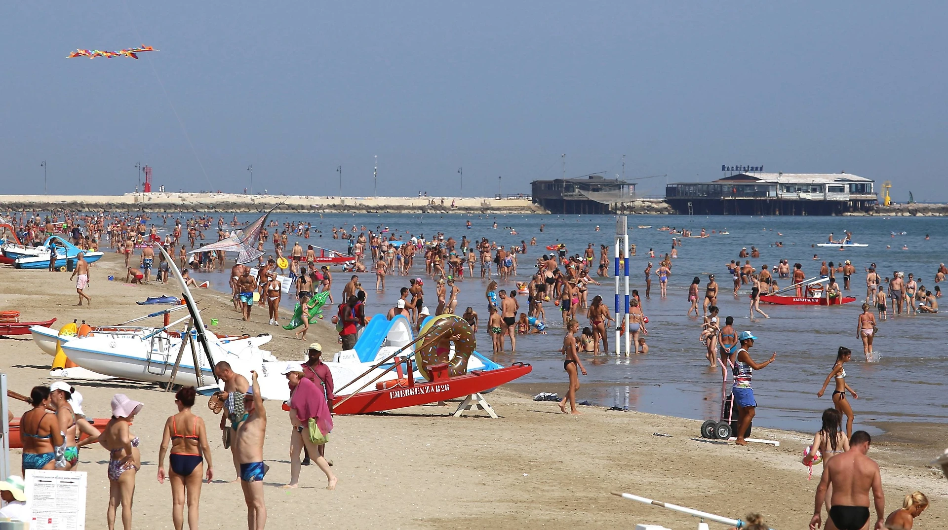 Rimini, divieto di balneazione lungo il litorale per escherichia coli: ecco le spiagge proibite