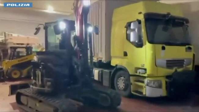 Riciclavano mezzi da cantiere esportandoli all'estero, 17 indagati