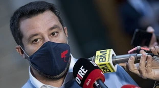 Migranti, Matteo Salvini: "Scriveremo a Chi L'ha Visto per avere notizie di Lamorgese"