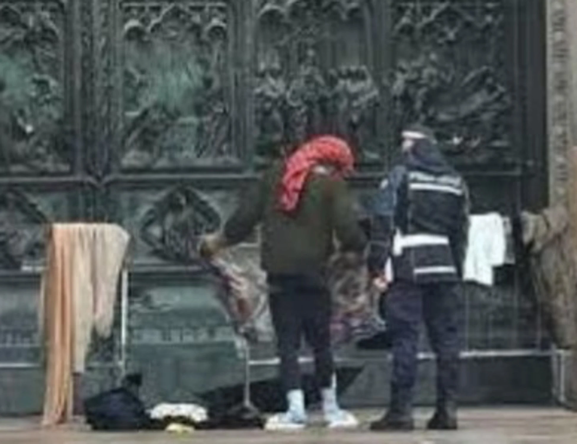 L'egiziano dei panni stessi in Duomo? Come l'hanno ribeccato: Milano caos