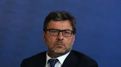 Dazn, Giancarlo Giorgetti invita al ministero i vertici: "Disponibili alla collaborazione"