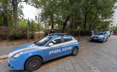 Livorno, tre rapine in meno di un mese: l'uomo con le protesi semina il panico