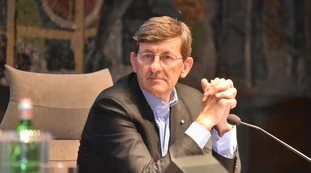Fase 2, Giuseppe Conte e Vittorio Colao ai ferri corti: "La relazione sul lockdown? Giusto quattro paginette"