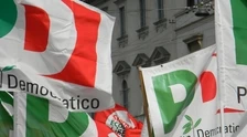 Pd, una "amicizia particolare" tra due big. La bomba di gossip travolge i compagni: si dice che...