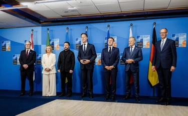 Meloni avvisa i volenterosi: "Per fermere Putin l'Ue segua Trump"
