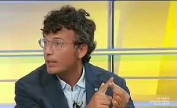 Diego Fusaro bombarda Papa Francesco, Soros e Greta: "In barca a vela con Casiraghi, la sua presa in giro"
