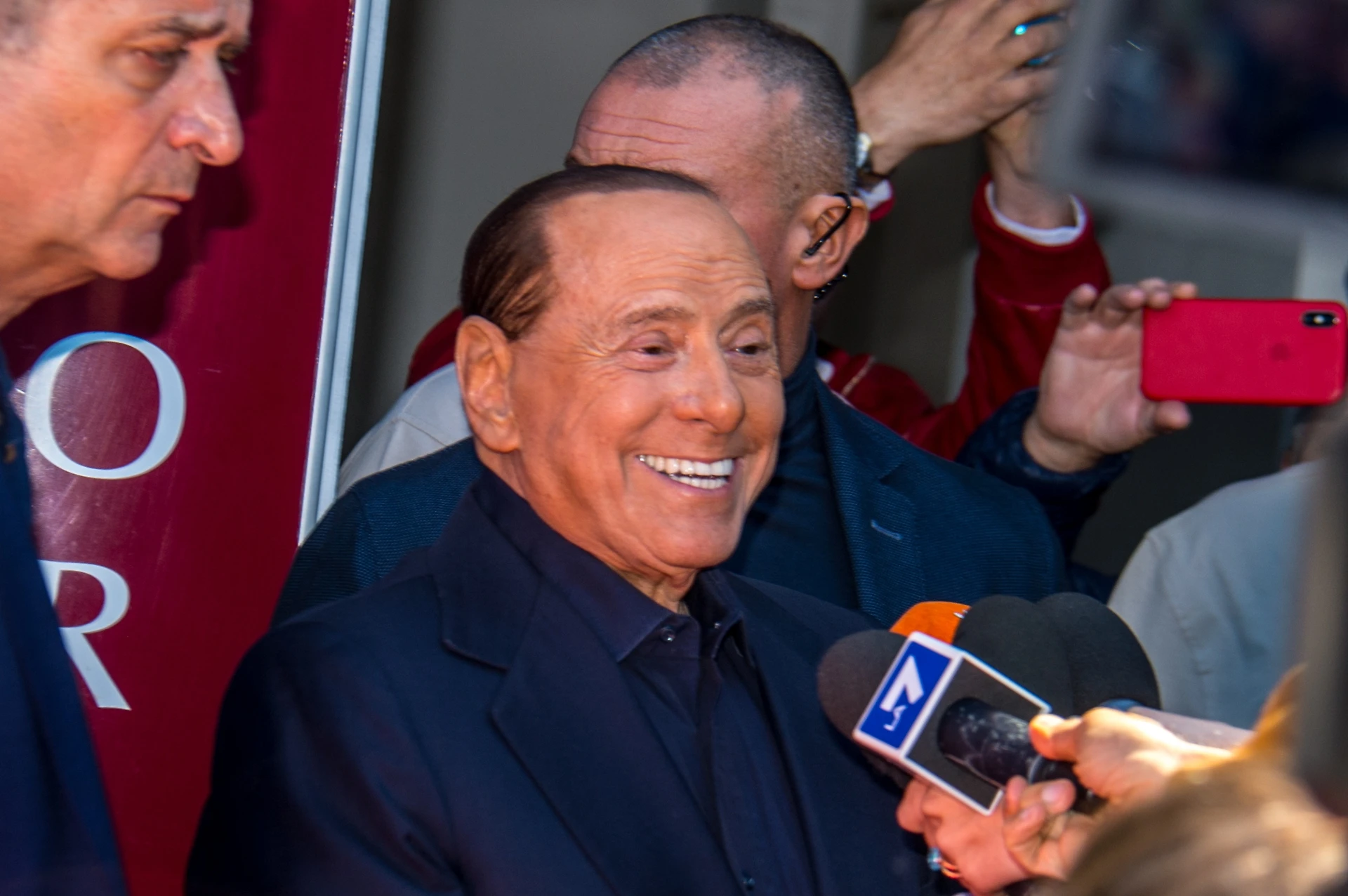 Matteo Salvini, la tentazione di tornare subito con Berlusconi: su cosa cade il governo