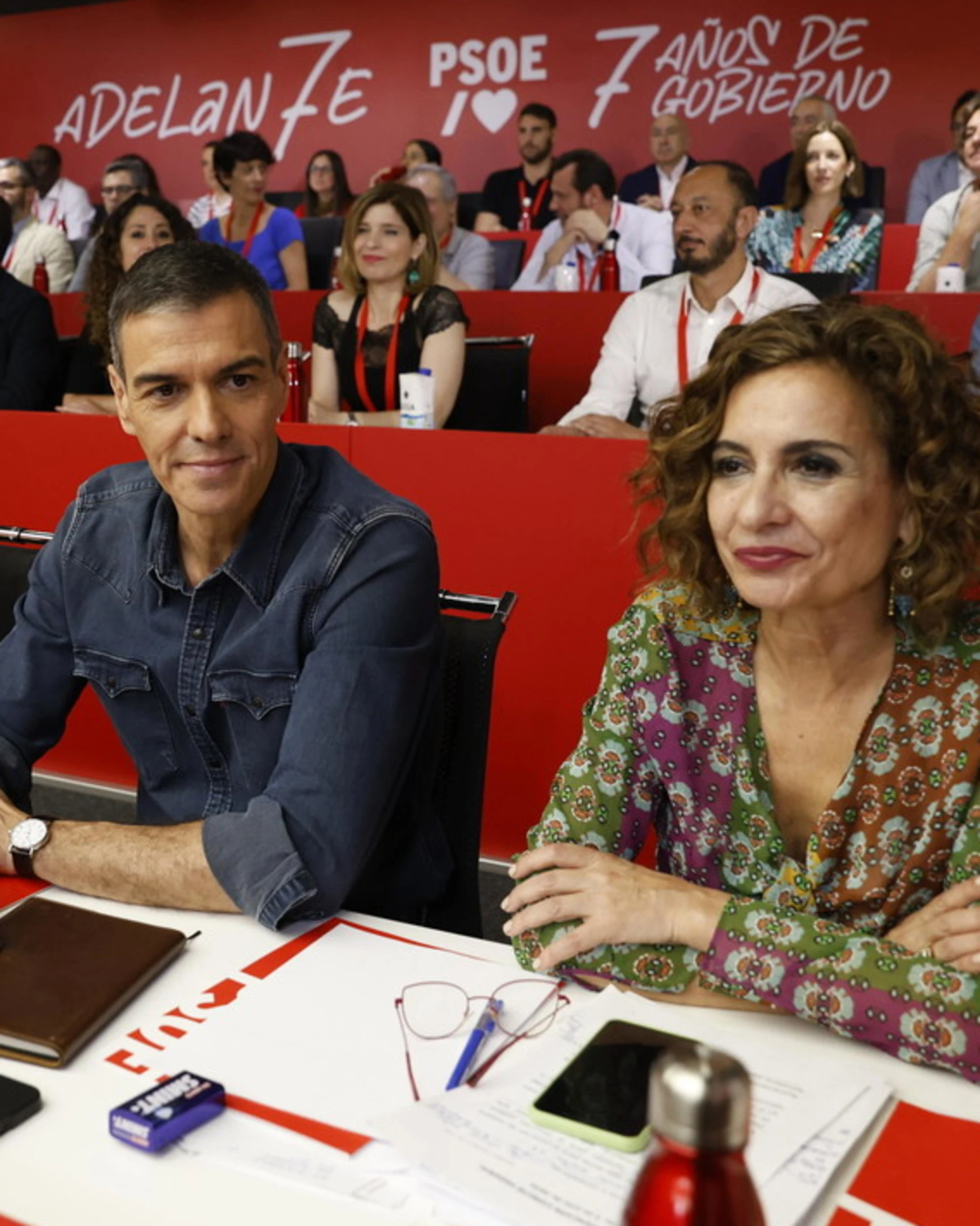 Pedro Sanchez, socialisti allo sbando: "Divieto di sesso a pagamento"