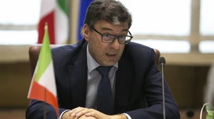 Giancarlo Giorgetti, "dura svegliarsi al mattino e leggere quella roba": gioco sporco, un durissimo sfogo