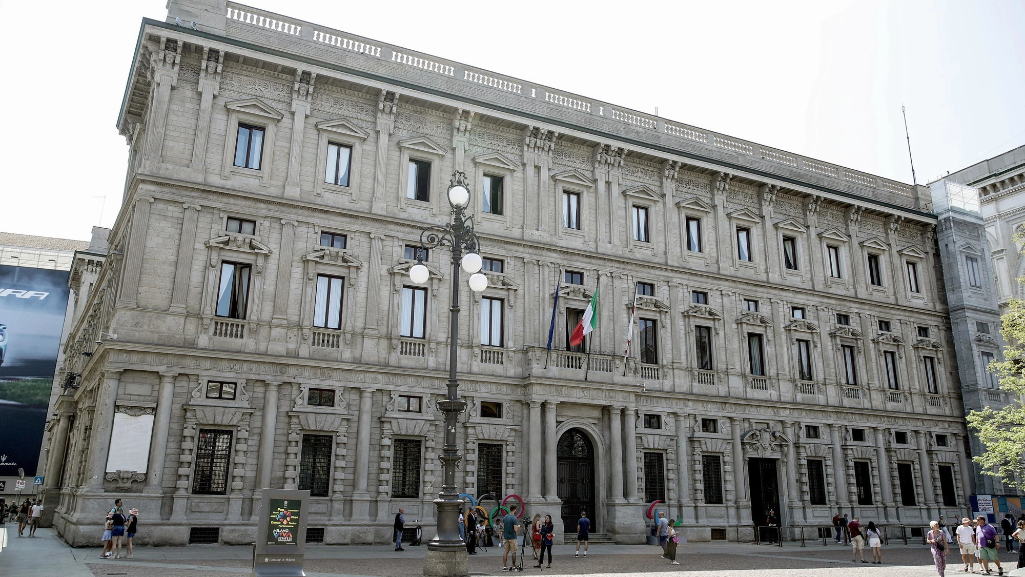 Lutto cittadino, ma in Comune se ne infischiano...