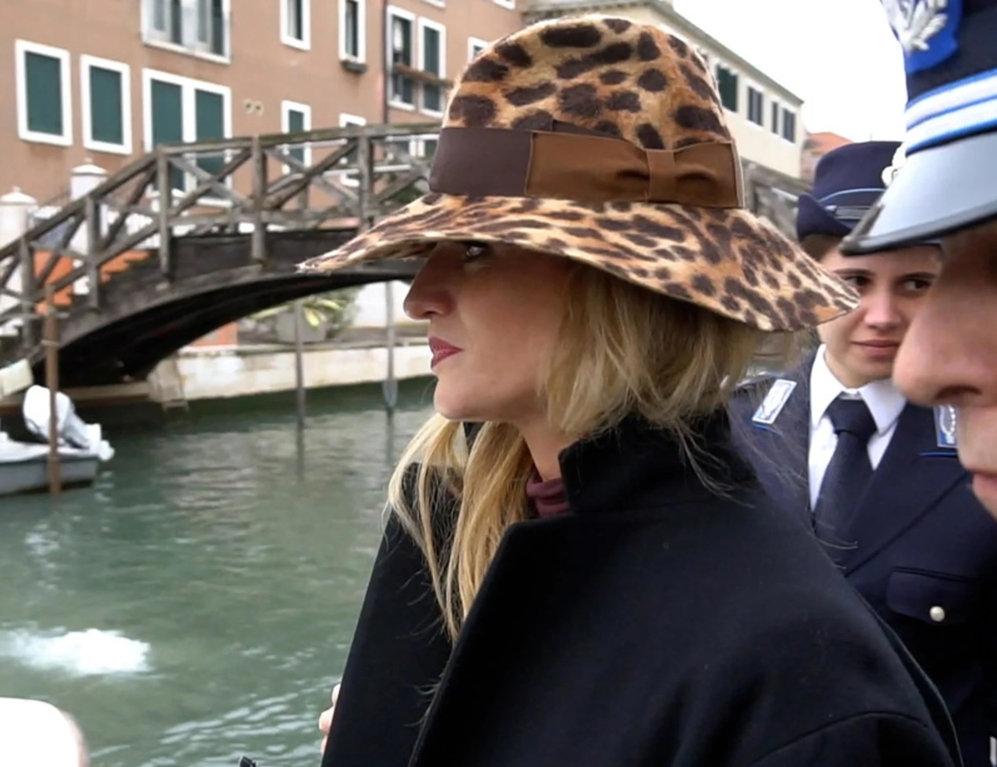 Beatrice Venezi, assurde proteste alla Fenice: "Dimissioni!", "Non ci penso nemmeno"