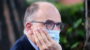 Enrico Letta, le primarie Pd a Roma "a rischio tracollo". Esplode il Nazareno, la voce a poche ore dal voto