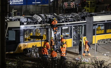 Disastro ferroviario a Milano: l'autista del tram indagato per eccesso di velocità e negligenza 