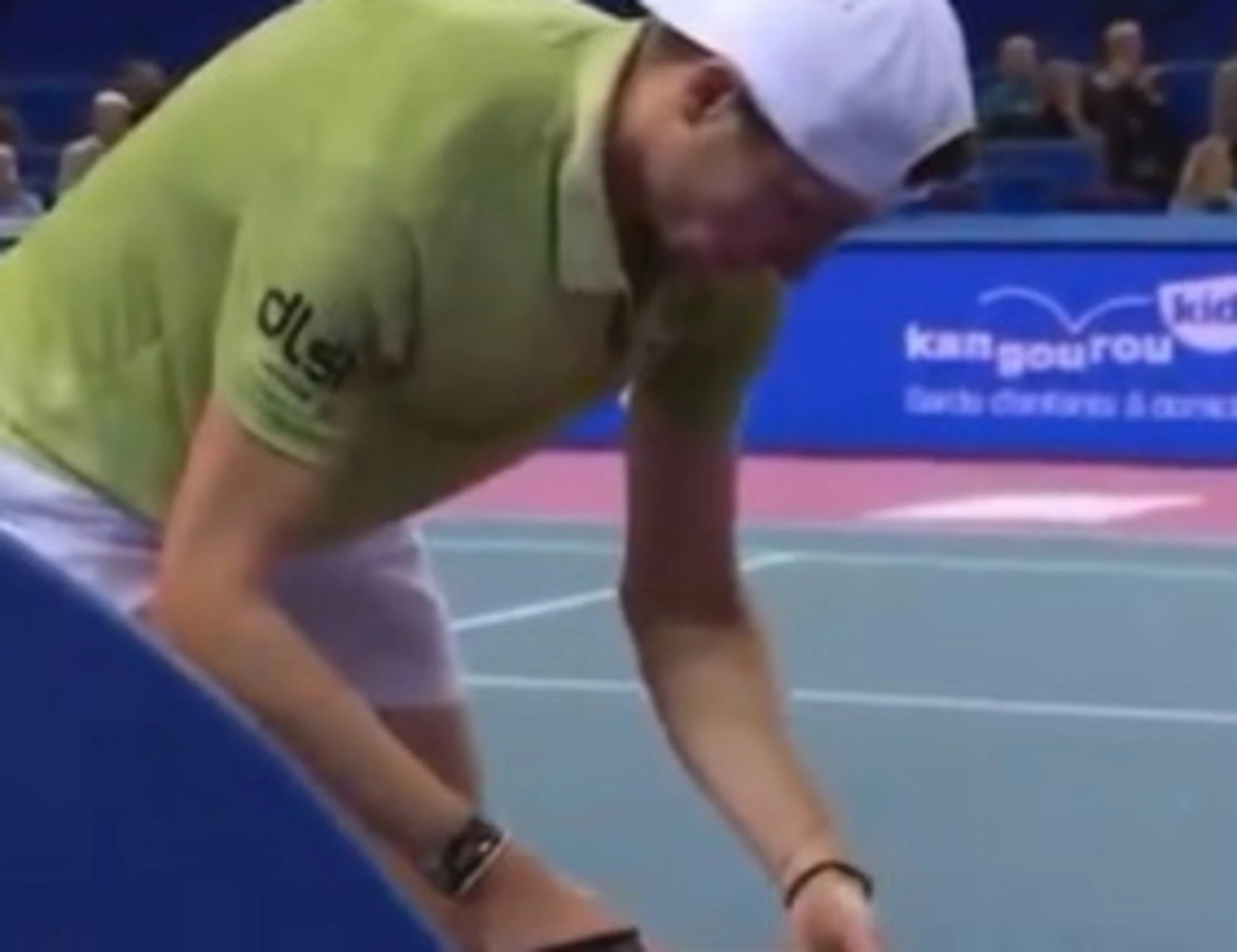 Humbert controlla il telefonino in campo poi perde: travolto dai sospetti